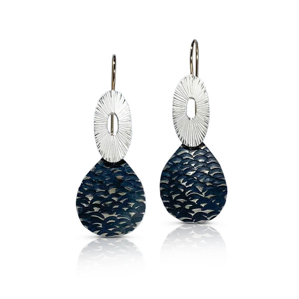 Bright Shell One Bright Shell Ovals and Water - Susan Mahlstedt - R/M Studio
